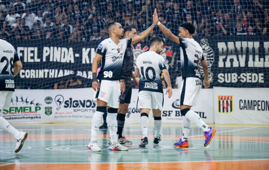 Corinthians vence Campo Mourão Futsal e garante vaga na final da Liga Nacional de Futsal