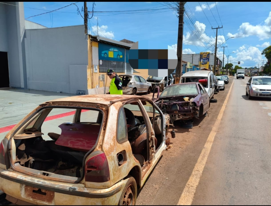 Prefeitura de Campo Mourão inicia operação para retirada de veículos abandonados em vias públicas
