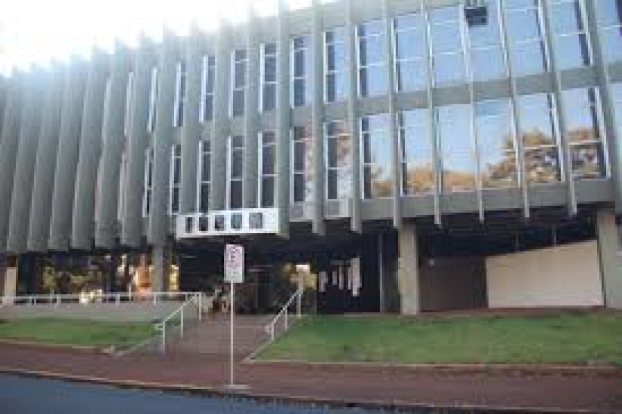 Homem é detido no Fórum de Campo Mourão após ameaças, cárcere privado e agressões contra companheira