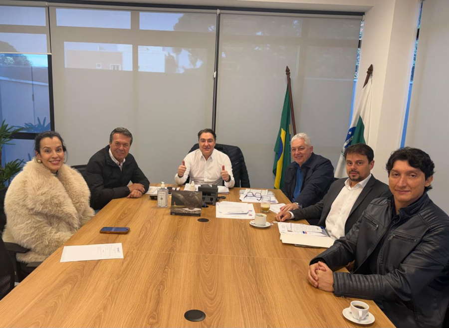PREFEITURA DE CAMPO MOURÃO BUSCA AVANÇO DE PROJETOS EM REUNIÃO NA SECRETARIA DAS CIDADES