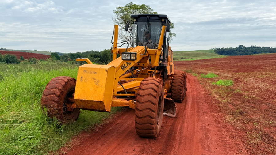 Prefeitura intensifica manutenção de estradas rurais em Campo Mourão