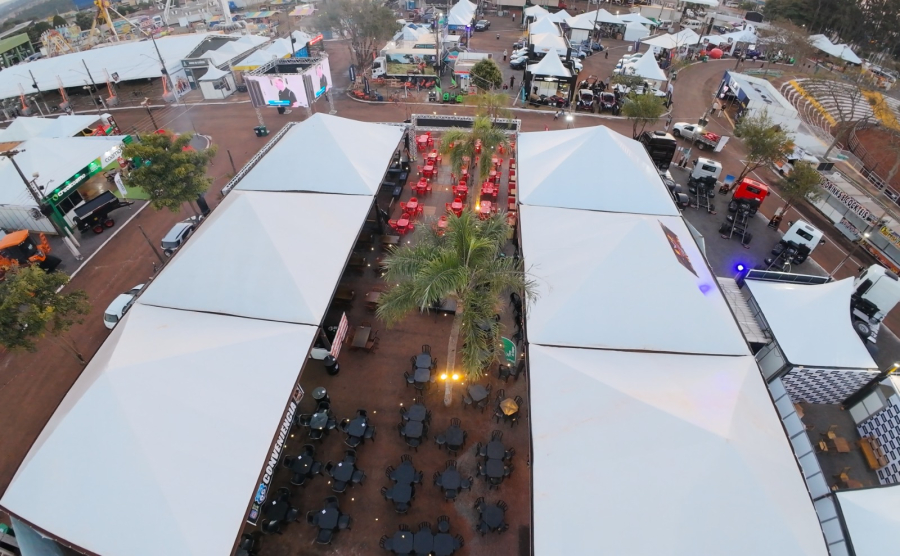 Festa do Carneiro no Buraco impulsiona economia e atrai empresários para espaços comerciais em Campo Mourão