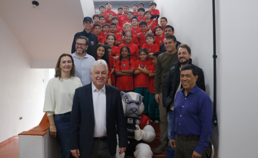 Projeto Carneirão Social entrega novos uniformes para mais uma etapa de alunos em Campo Mourão