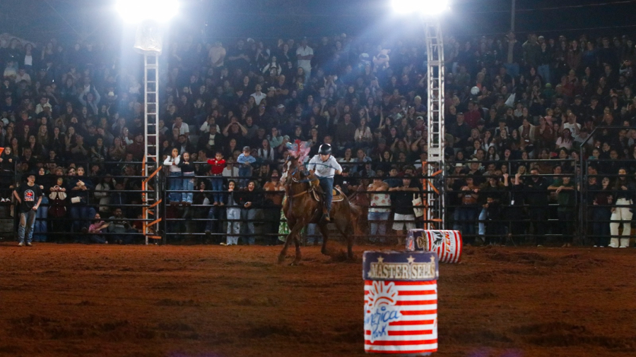 Rodeio e Prova dos Três Tambores movimentam a 31ª Festa Nacional do Carneiro no Buraco