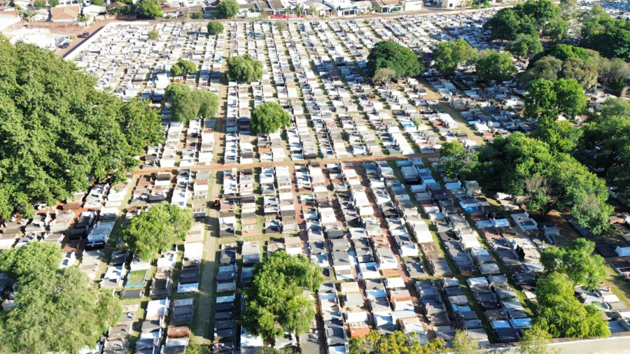 Prefeitura extingue concessão de 18 jazigos abandonados no Cemitério São Judas Tadeu, em Campo Mourão