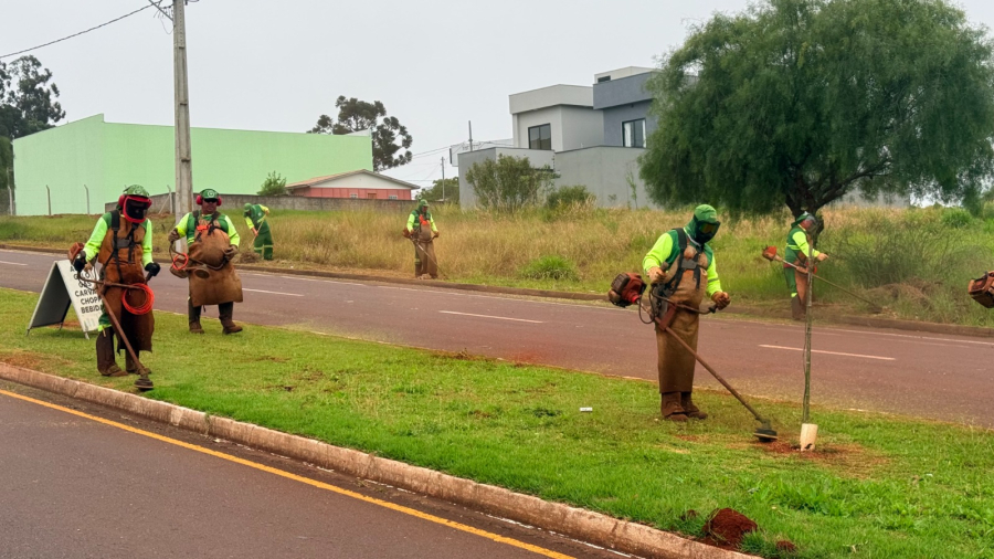 Prefeitura intensifica serviços de limpeza e manutenção em diferentes regiões de Campo Mourão