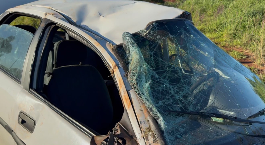 Jovem de 18 anos é ejetada de carro durante capotamento na PR-317